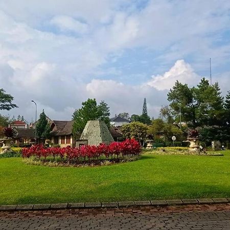 Designer Villa Tokyo Cianjur Exterior photo