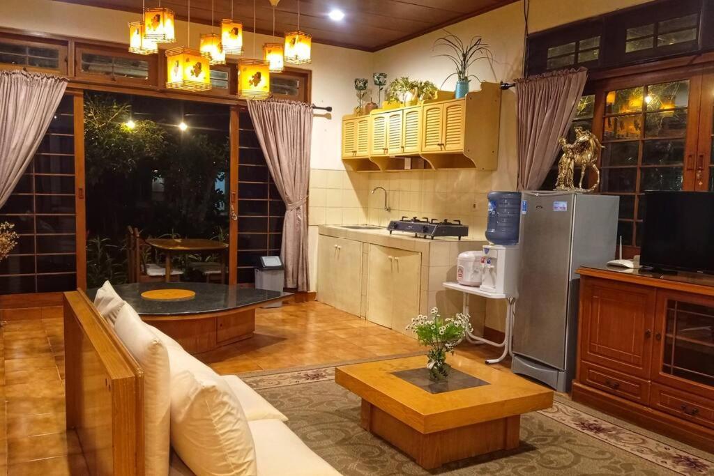 Designer Villa Tokyo Cianjur Exterior photo