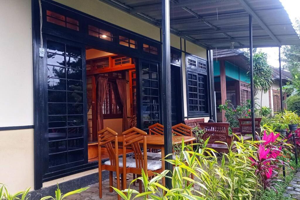 Designer Villa Tokyo Cianjur Exterior photo
